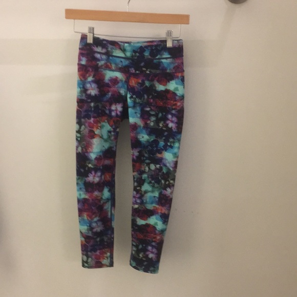 Athleta Pants - Athleta rainbow floral crop leggings sz XXS Athleta Pants - Athleta rainbow floral crop leggings sz XXS